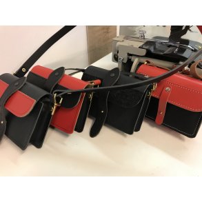 Lille taske i Kernelder i forskellige farve sammenstninger