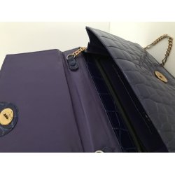 Unik Vintage taske i smukt lilla farvet skind og med smuk guldkde.