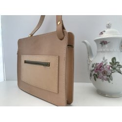 Model Ellen i natur Veg. kernelder; kuverttaske med lang skulder rem.