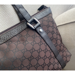 Velholdt Gucci taske i brunt logo stof og lder