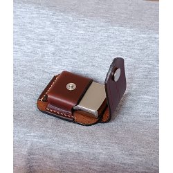 Etui i l�der til Zippo lighter; kan b�res i b�ltet