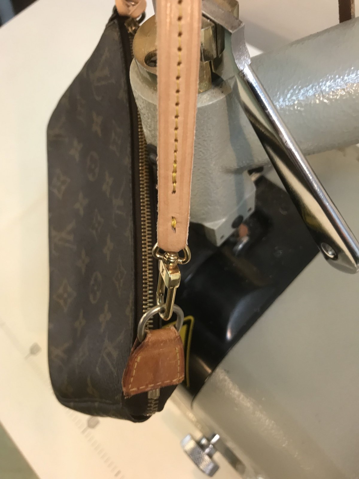 Ny rem i Vachetta læder til Vuitton Pochette tasker - Buy and repaired: Brandtasker ! Remme og tilbehør til Louis Vuitton tasker - Læderprojektet