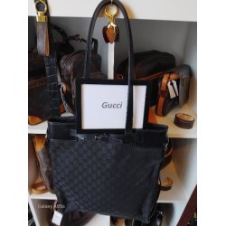 Velholdt Gucci Vintage taske i sort kalveskind og logo stof.