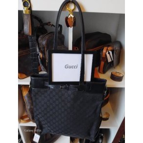 Velholdt Gucci Vintage taske i sort kalveskind og logo stof.