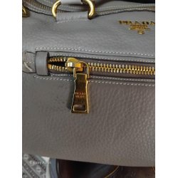 Prada taske i grt kalveskind.
