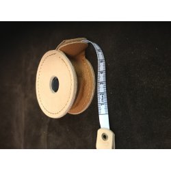 etui i l�der til opbevaring af m�leb�nd.