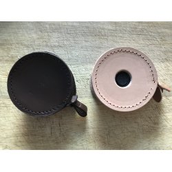 etui i l�der til opbevaring af m�leb�nd.