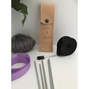 Etui i kernelder til Strmpepinde med tryk!