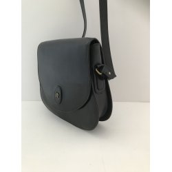 Etienne Aigner Vintage Skuldertaske i sort Kalveskind i lidt buet facon.