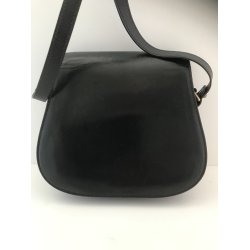 Etienne Aigner Vintage Skuldertaske i sort Kalveskind i lidt buet facon.