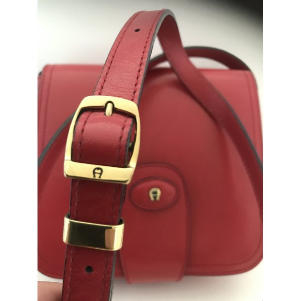 Etienne Vintage skulder taske i smukt rødt kalveskind; velholdt - Luksus og brand Vintage tasker - Læderprojektet