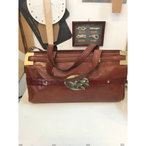 Redesign taske i brunt kalveskind