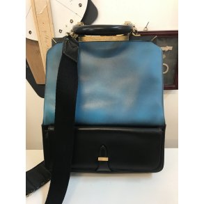 Redesign taske i sort og blt skind med unik lsetj/hank