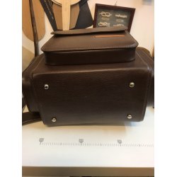 Hndlavet og hndsyet taske i skind. Unikt hndvrk