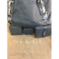 Renoveret gucci Taske i sort stof med skind bestning og 3 etuier medflgende