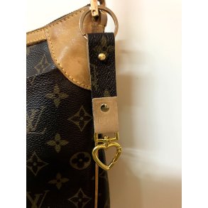 Upcycled Nglering i Louis Vuitton logo Monogram Canvas: eget design