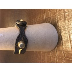 Unikt armbnd i upcycled Louis Vuitton logo Monogram Canvas; Unisex produkt.