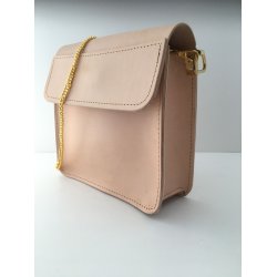 Kernelder taske i natur.