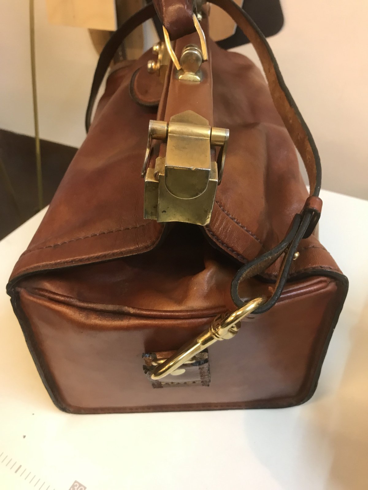 Super velholdt Vintage doktor taske brunt læder med messing - Luksus og brand Vintage tasker Læderprojektet