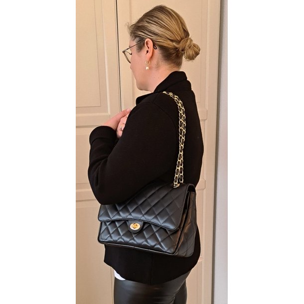 Quiltet taske i klassisk stil i sort kalveskind; stor rummelig - Tasker i skind og læder - Læderprojektet