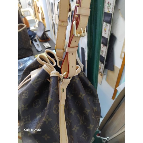 Renoveret �gte louis Vuitton model Petit Noe.