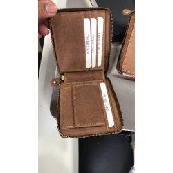 Lille Tegnebog i lkkert natur skind og med plads til det hele