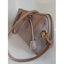 Prada taske i Saffiano lder, meget velholdt