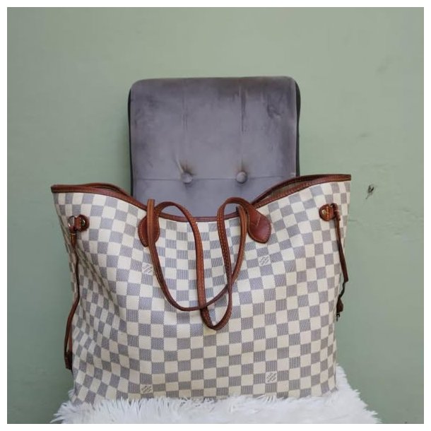 Louis Vuitton model Neverfull