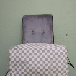 Louis Vuitton model Neverfull