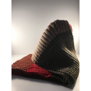 Halstrklde med rde og gr striber