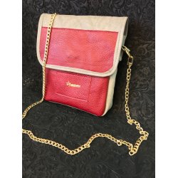 Henriette skindtaske i lkkert bldt okseskind med skindfoer. Eget design.