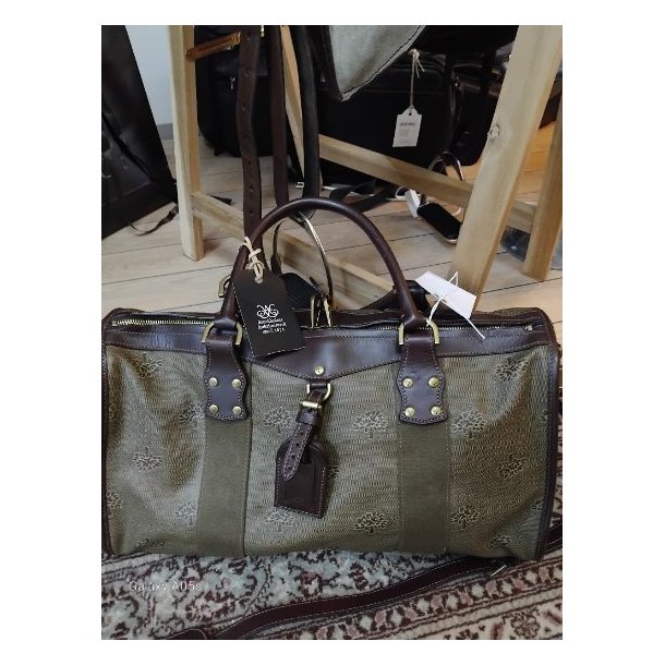 Velholdt Mulberry taske med mange detaljer.
