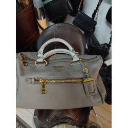 Prada taske i grt kalveskind.