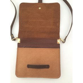 Kvadrat: Skindtaske i eget design og to farver.