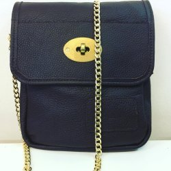 taske i mulberry stil i bldt lkkert skind.