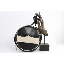 Rund  taske i skind.