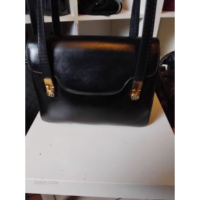 Klassisk Gucci i sort kalveskind med hardware i guld.