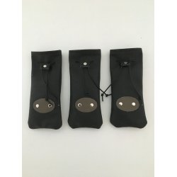 Pipepose i skind med l�dersnor.